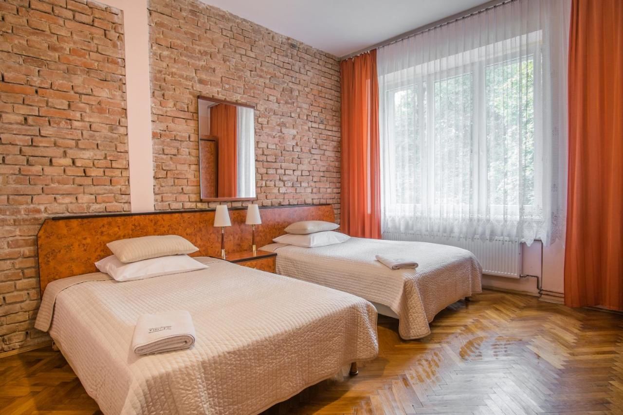 Отели типа «постель и завтрак» Finger Guest Rooms Краков-10