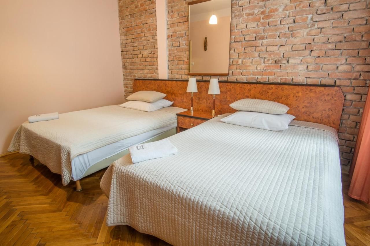 Отели типа «постель и завтрак» Finger Guest Rooms Краков-12